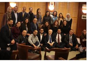 في ختام الزيارة، تلقى الدكتور أبوغزاله درعا من اتحاد الطلاب العرب في جامعة هارفرد، تقديرا لجهوده في قطاعات العلم والمعرفة والثقافة ودعم قدرات وإمكانات الشباب في العالم العربي.