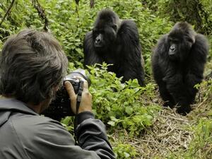 سافروا إلى أنحاء العالم خلال 90 ثانية على متن طائرة فورسيزونز الخاصة مع الصحفية المتخصصة في مجال السفر لورا بيجلي بلووم 