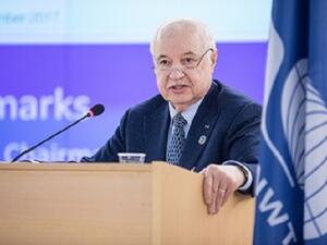 الدكتور طلال أبوغزاله خلال الحدث 