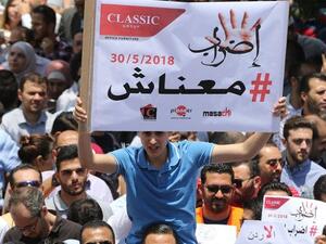 Thousands of Jordanians demonstrated against price increases, calling for ‘toppling of government’. (DN Egypt)
