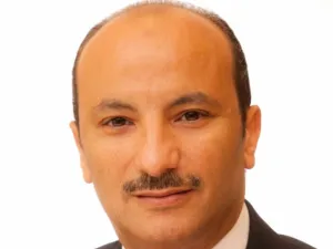 د. محمود العشيري أستاذ اللغة العربية في جامعة جورجتاون قطر
