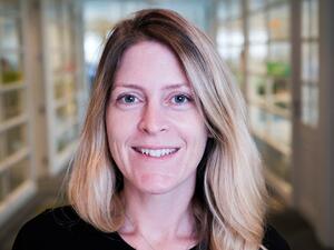 روث فليتشر نائب الرئيس "للمواهب البشرية"