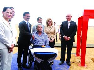 لينين مورينو رئيس الإكوادور وسلطان بن سليم خلال وضع حجر الأساس لمشروع ميناء جديد متعدد الاستخدامات في بوسورجا بالإكوادور