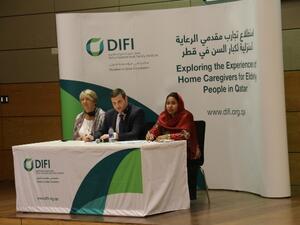 جانب من ندوة "استطلاع تجارب مقدمي الرعاية المنزلية لكبار السن في قطر" التي نظمها معهد الدوحة الدولي للأسرة