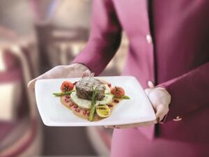 الخطوط الجوية القطرية تتيح الاختيار المسبق للوجبات على الدرجتين الأولى ورجال الأعمال. (العرب)