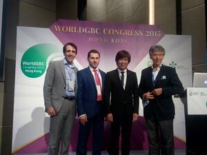 المهندس مشعل الشمري، مدير مجلس قطر للمباني الخضراء، مع كبار المسؤولين والخبراء في المؤتمر الدولي للمباني الخضراء الذي أقيم في هونج كونج.