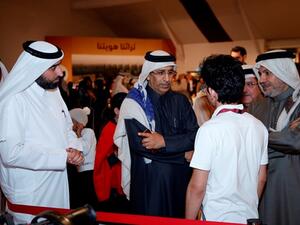 سعادة الدكتور حسن بن لحدان الحسن المهندي، وزير العدل، أثناء زيارته لخيمة مؤسسة قطر في درب الساعي