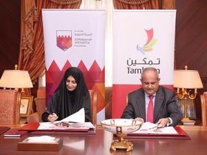 خلال التوقيع