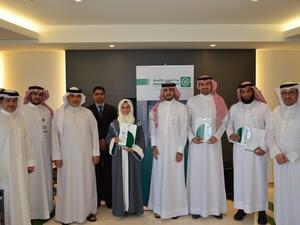 Mr. Abdulhakeem AlKhayyat with ‘Fursan Baytik’ employees.