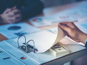 The war on corruption should not be selective. (Shutterstock)