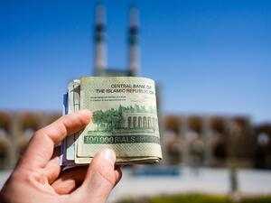 جرى تداول الريال عند نحو 110 آلاف ريال للدولار في السوق غير الرسمية أمس