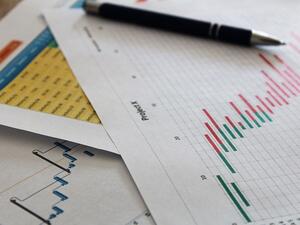 Here are 5 questions from Bayt.com that will help you make that decision. (Shutterstock)