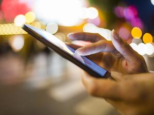 The app can be downloaded on iOS and Android-powered smartphones. (Shutterstock)