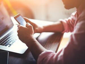 Strong growth in numbers of USB modem users, mobile internet users decline. (Shutterstock)