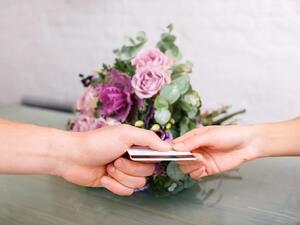 الإنفاق على شراء الورود في الإمارات ارتفع هذا العام بنسبة 146% مقارنة بالعام 2015. (Shutterstock)