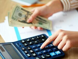 Here is some financial advice for all the single women out there. (Shutterstock)