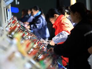 The government has to work "very hard" to ensure jobs for college graduates, demobilized military personnels and workers affected by the cut of overcapacity. (Shutterstock)