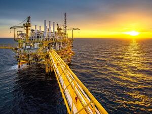 Oil prices rose amid the fall in US crude inventories by 5.84 million barrels, the biggest drop in four weeks. (Shutterstock)