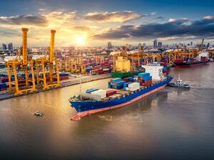 قفز المتوسط السنوي لقيمة التجارة السلعية العربية من 497 مليار دولار خلال السنوات الخمس الأولى من الألفية الثالثة.