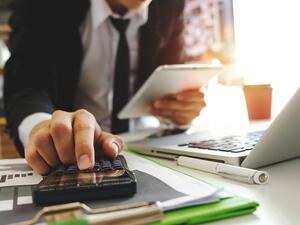 If you want to get an estimate from an online calculator for a financial product, make sure you check the following things. (Shutterstock)