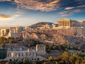 تبنى البرلمان اليوناني مساء أول من أمس مشروع ميزانية للعام 2019 تعوّل على نسبة نمو تبلغ 2.5 في المائة