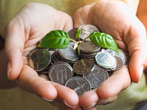 5 simple tips that can help you limit your expenses and increase your savings in Dubai. (Shutterstock)