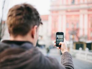 لا يسمح حتى لوسائل الإعلام المسجلة بتصوير الأشخاص دون إذن منهم