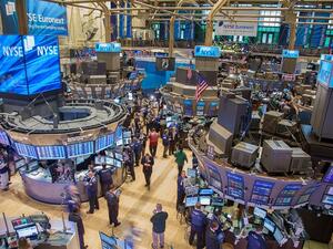 قاد سهما Amazon وNetflix مكاسب للجلسة الثانية على التوالي في بورصة وول ستريت الاثنين 8 يناير