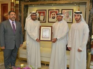 أحمد محبوب مصبح مستقبلاً خليل صقر بن غريب وفريق المسؤولية المجتمعية في جمارك دبي