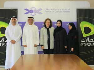 تم توقيع الاتفاقية بحضور كل من عبدالعزيز تريم، مدير عام "اتصالات" في المناطق الشمالية، مستشار الرئيس التنفيذي، وسوسن جعفر، رئيس مجلس إدارة "جمعية أصدقاء مرضى السرطان".