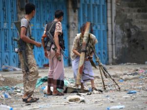 التحالف العربي القى اسلحة لمقاتلين مناهضين للحوثيين
