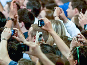 الكل صار صحافيا

الكل صار صحافيا
