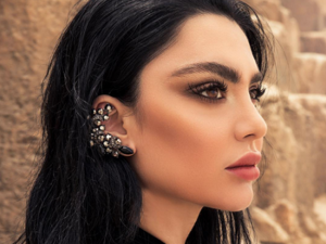 هكذا ردت اللبنانية قمر على منتقدي صورها (العارية)