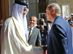 Qatar's Emir Sheikh Tamim bin Hamad al-Thani welcomes Turkish President Recep Tayyip Erdogan during an official visit to Doha on November 15, 2017. (Kayhan Ozer/ AFP)