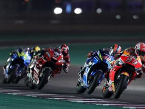 Repsol Honda's Spanish rider Marc Marquez (R) competes during the Qatar MotoGP grand prix at the Losail track in Qatar's capital Doha on March 10, 2019.
KARIM JAAFAR / AFP