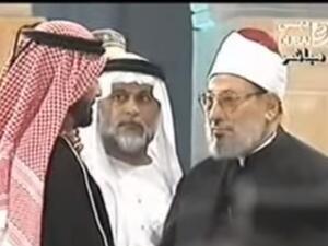 حديث محمد بن راشد كان في أثناء تكريمه للقرضاوي بجائزة "شخصية العام الإسلامية" سنة 2000 