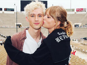 Troye Sivan is weighing in on friend and fellow pop star Taylor Swift (Source: Taylorswift / Instagram ) 