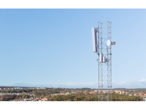 ستركز إريكسون أيضًا على فعالية الطبقة العليا بما يتوافق مع معايير 3GPP لتوفير ملفات تعريف متعددة العمليات قابلة للتشغيل البيني للواجهات المحددة بين وظائف شبكة النفاذ الراديوي الأساسية