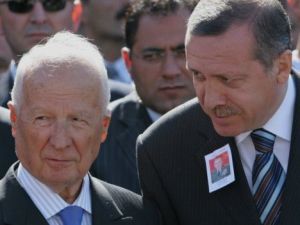 الجيش التركي ينظم جنازة قائد انقلاب 1980 وسط مقاطعة واسعة