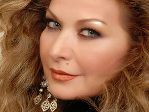 الفنانة رغدة