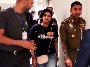 وصلت رهف (18 عاما) إلى تايلاند يوم السبت ومنعت من الدخول في البداية
