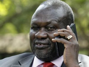 جنوب السودان: زعيم المتمردين يطالب الرئيس بترك منصبه عند منتصف الليل