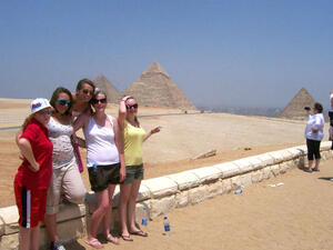 بوتين يوقع مرسوما لاستئناف الرحلات الجوية بين موسكو والقاهرة
