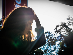 أفضل طريقة لتهدئة حواس فتاة الحمل هو التأمل