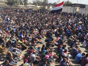 التيار الصدري يبدأ اعتصامه خارج المنطقة الخضراء ببغداد
