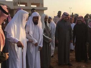 العوده امام قبري زوجته وابنه 