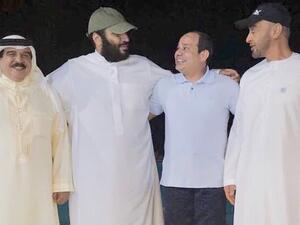 في ضيافة السيسي.. صورة "ودية بين الأشقاء" تشعل تويتر 