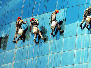 The Saudi Ministry of Labor has forced a cleaning and maintenance company to release overdue paychecks to more than 450 male and female workers. (AFP)