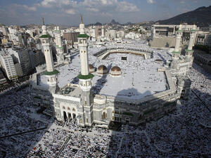 A general view shows muslim pilgrims praying at the Grand Mosque in the Saudi holy city of Mecca. (AFP/Mohammed Abed)