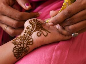 Saudis embarking on the journey of marriage are often concerned with the cost of it all. But what are the true costs of a wedding in Saudi Arabia? And why are weddings so expensive? (Shutterstock)